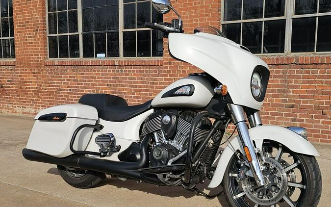 2020 Indian Motorcycle® Roadmaster® Dark Horse® White Smoke