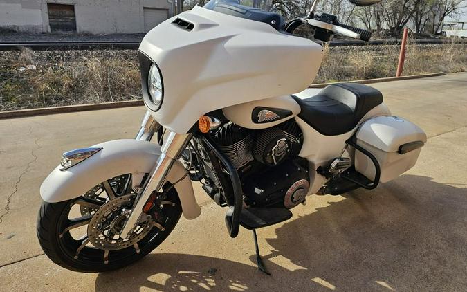 2020 Indian Motorcycle® Roadmaster® Dark Horse® White Smoke