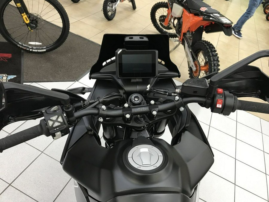 2024 KTM 890 SMT