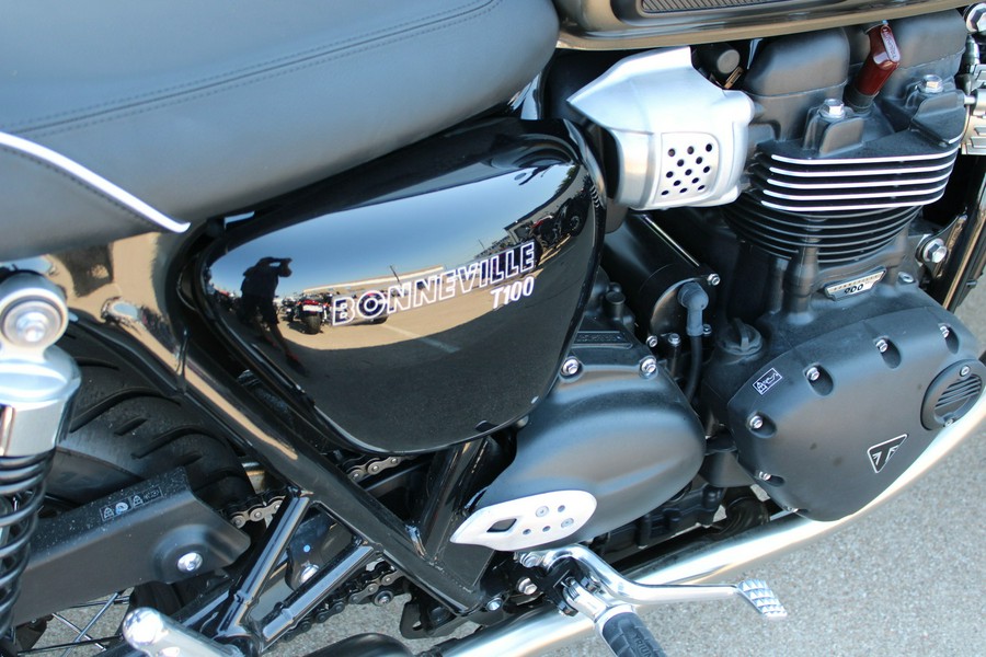 2024 Triumph Bonneville T100 Competition Green/Ironstone