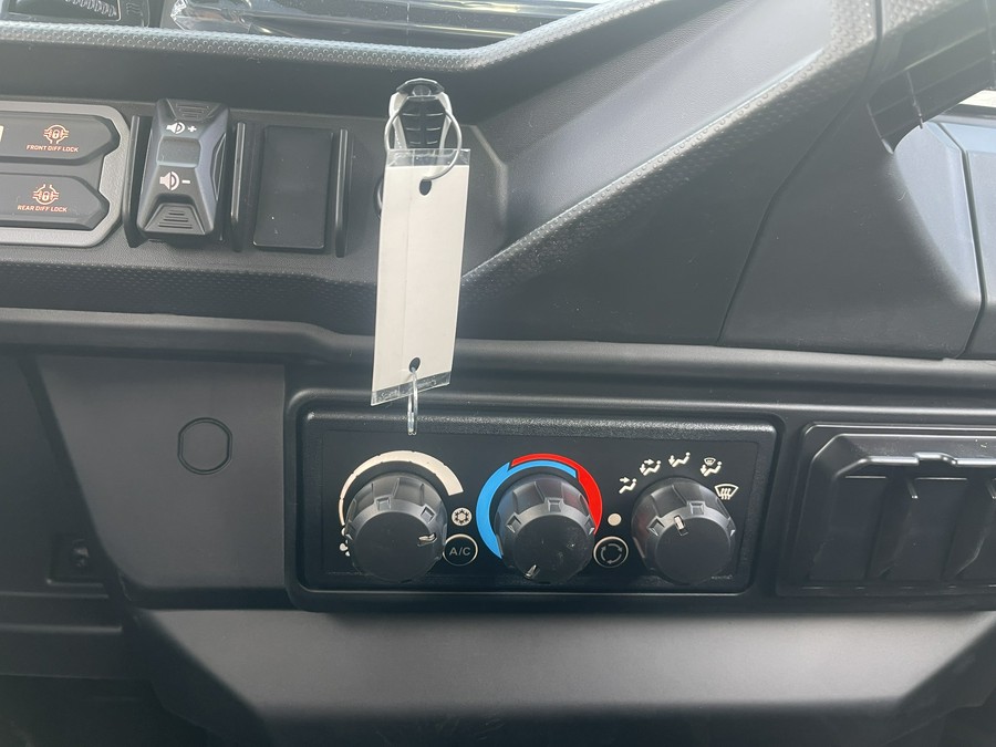 2026 Can-Am Defender MAX Limited HD11