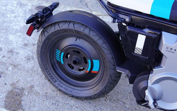 2025 BMW Motorrad CE 02