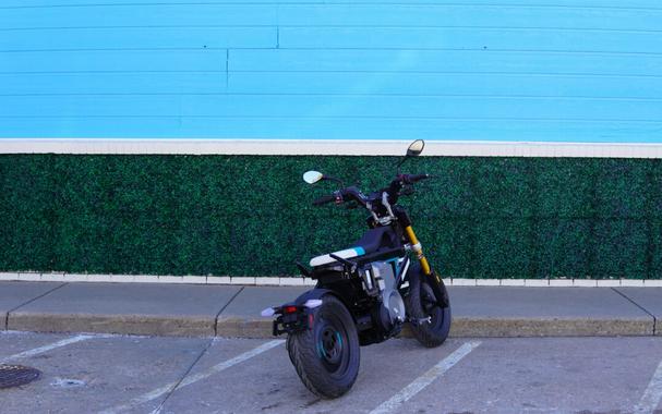 2025 BMW Motorrad CE 02