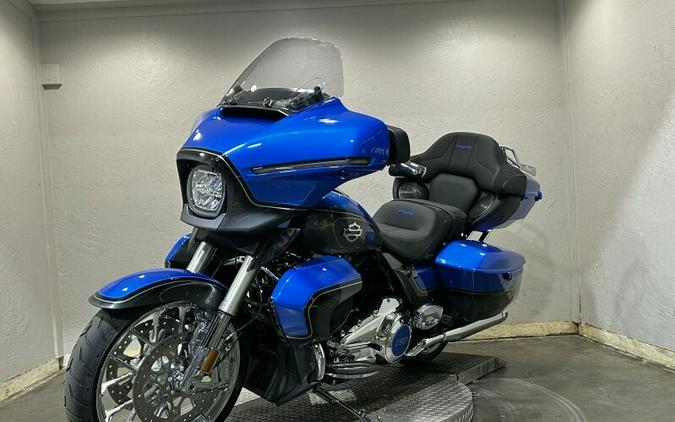 2026 Harley-Davidson® CVO Street Glide Limited ELECTRIC COAST W/ PINSTRIPE
