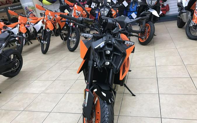 2024 KTM 990 Duke