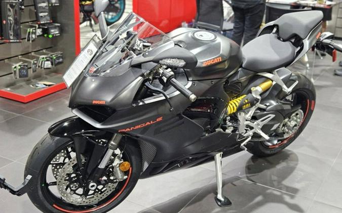 2024 Ducati Panigale V2 Black on Black V2