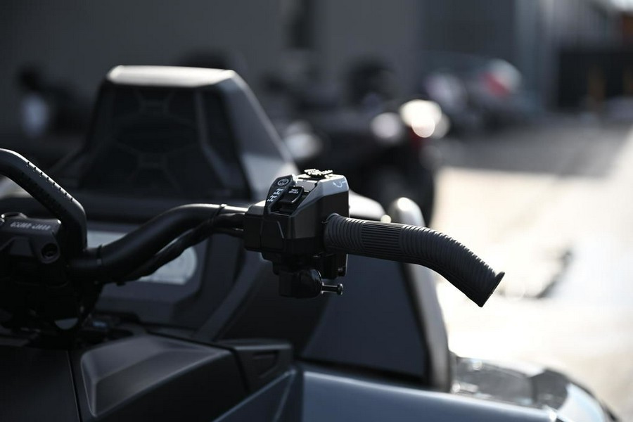 2026 Can-Am® Outlander X mr 1000R Granite Grey