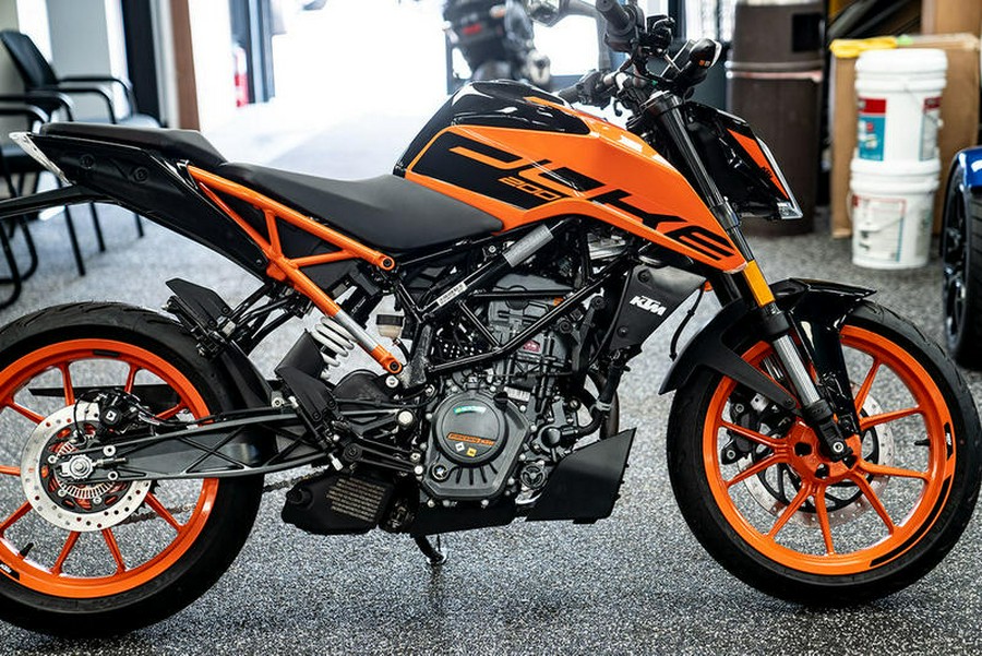 2023 KTM 200 Duke