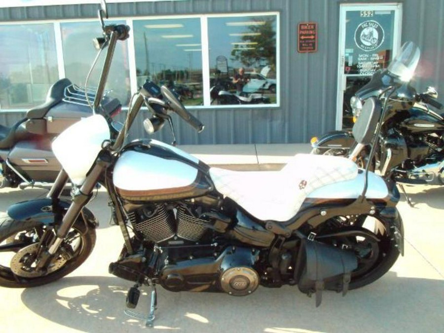 2016 Harley-Davidson® FXSE CVO PRO STREET BEAKOUT