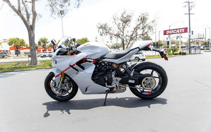 2024 Ducati Supersport 950 S White Stripe