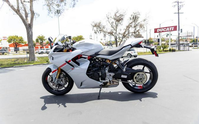 2024 Ducati Supersport 950 S White Stripe