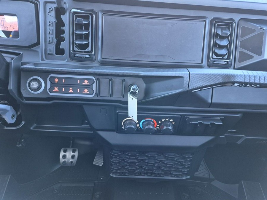 2026 Can-Am® Defender MAX XT CAB HD11