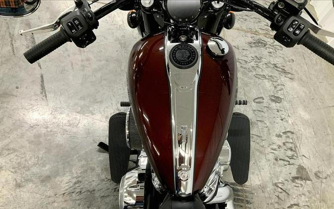 2022 Indian Motorcycle® Super Chief® Limited Maroon Metallic