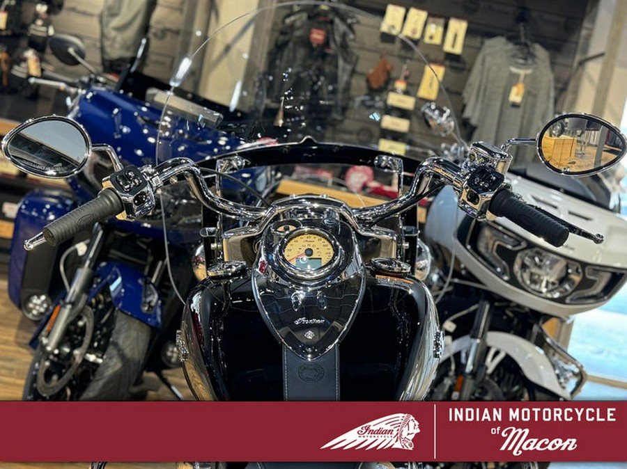 2024 Indian Motorcycle® Springfield® Black Metallic/Titanium Metallic