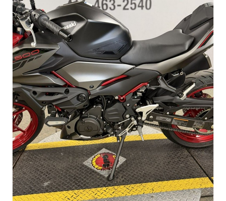 2024 Kawasaki Z500 SE ABS