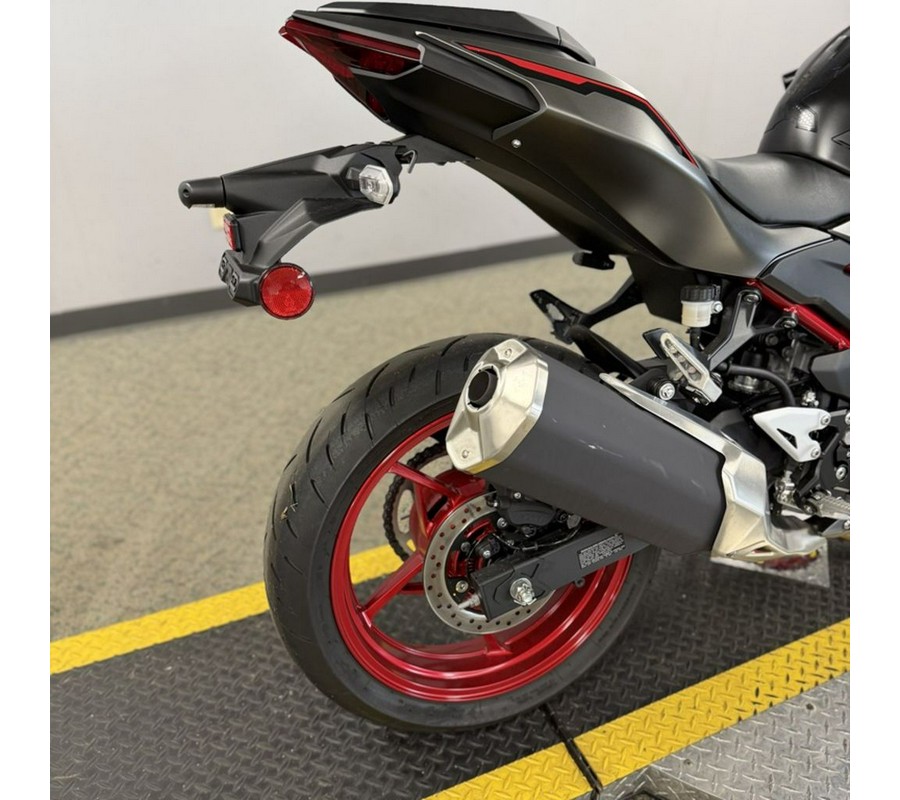 2024 Kawasaki Z500 SE ABS