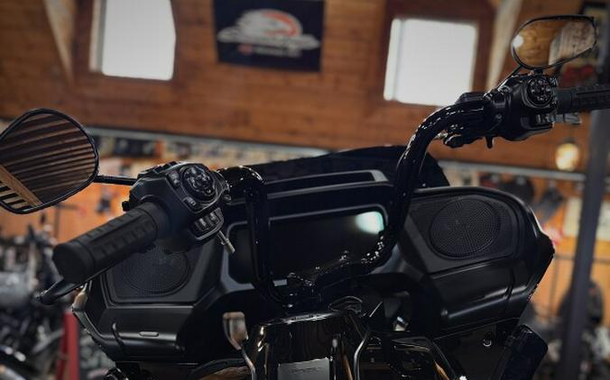 2026 Harley-Davidson® Road Glide® Vivid Black Black Trim