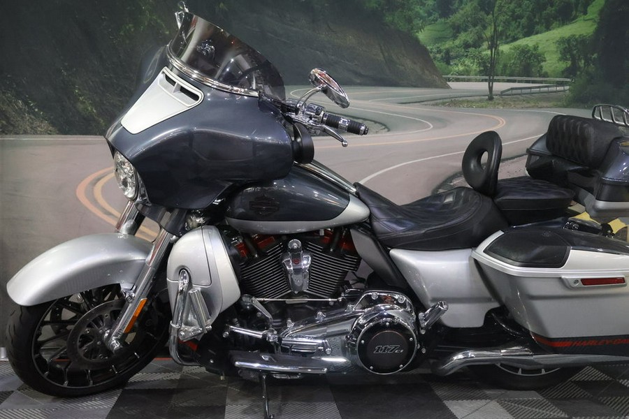 2019 Harley-Davidson® FLHXSE - CVO™ Street Glide®