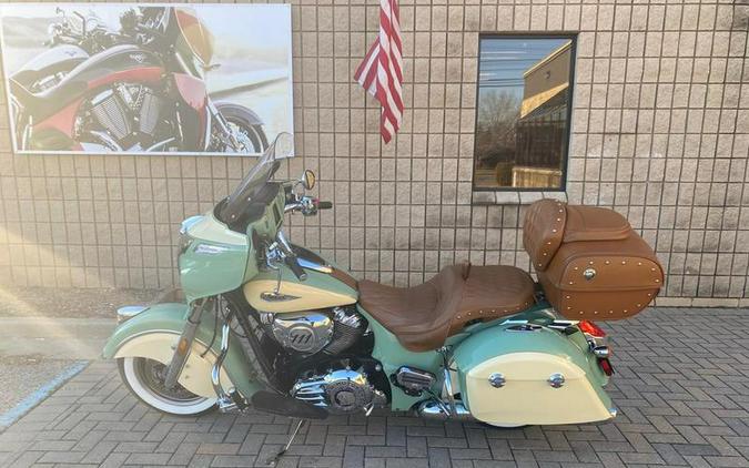 2017 Indian Motorcycle® Roadmaster® Classic Willow Green over Ivory Cream