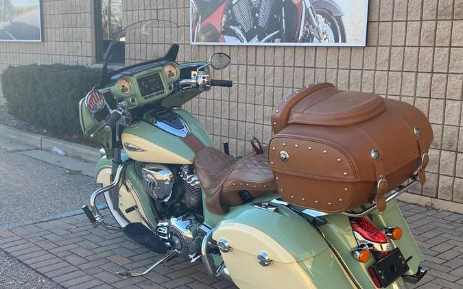 2017 Indian Motorcycle® Roadmaster® Classic Willow Green over Ivory Cream