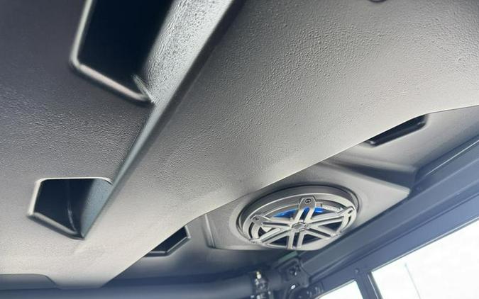 2024 Can-Am® Defender MAX Lone Star Cab HD10