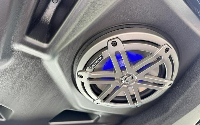 2024 Can-Am® Defender MAX Lone Star Cab HD10