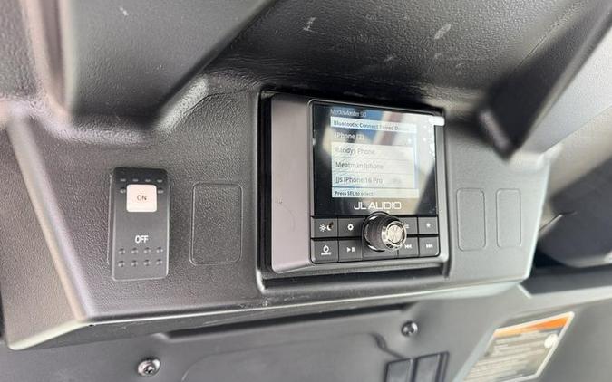 2024 Can-Am® Defender MAX Lone Star Cab HD10