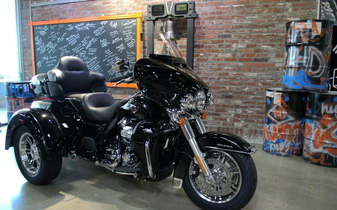 2024 Harley-Davidson Tri Glide Ultra Vivid Black