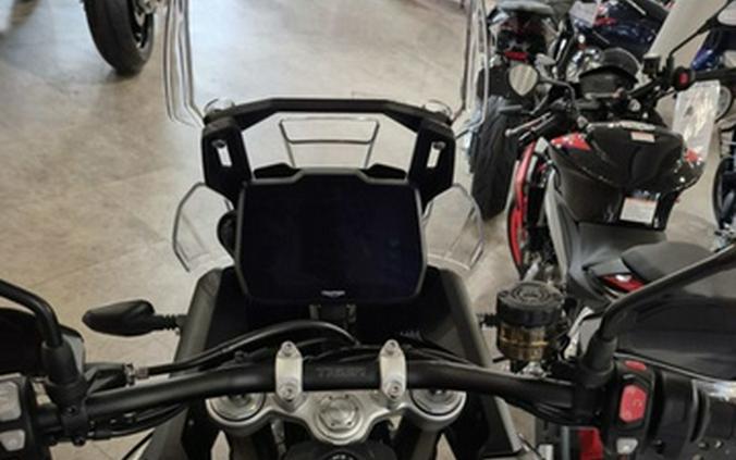 2025 Triumph Tiger 900 GT Pro Snowdonia White / Sapphire Black