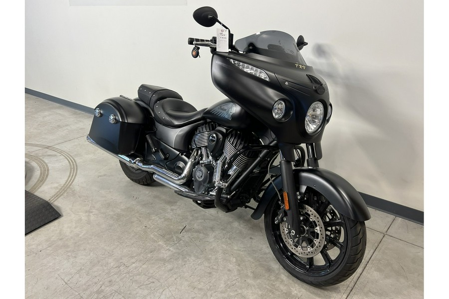 2018 Indian Motorcycle CHIEFTAIN DARK HORSE, THNDR BLK SMOKE, 49ST Dark Horse®