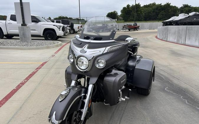 2016 Indian Motorcycle® Roadmaster® Steel Gray and Thunder Black