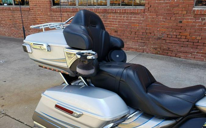 2016 Harley-Davidson® FLTRUSE - CVO™ Road Glide Ultra®