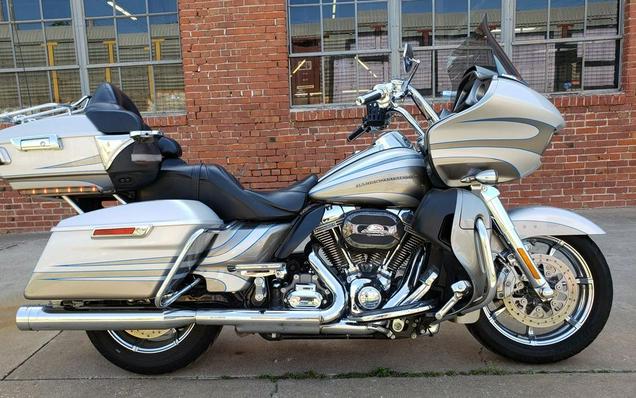 2016 Harley-Davidson® FLTRUSE - CVO™ Road Glide Ultra®