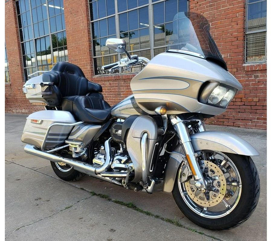 2016 Harley-Davidson® FLTRUSE - CVO™ Road Glide Ultra®