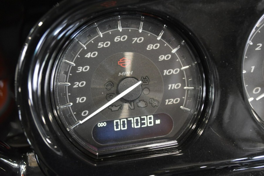 2022 Harley-Davidson CVO Road Glide Wicked Orange Pearl