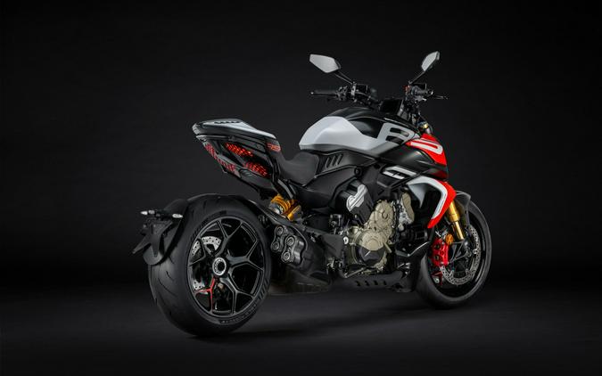 2026 Ducati Diavel V4 RS