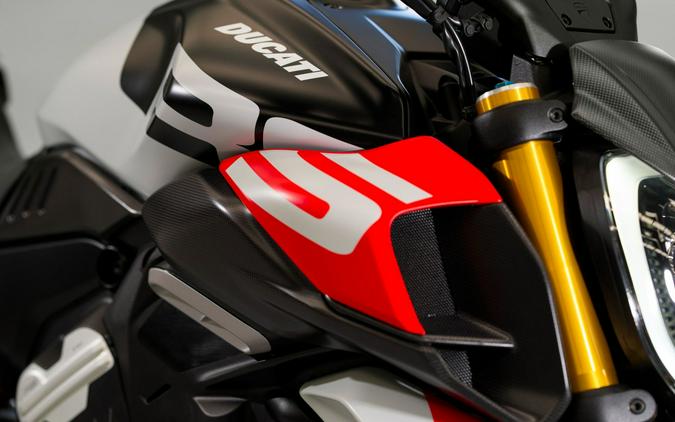 2026 Ducati Diavel V4 RS