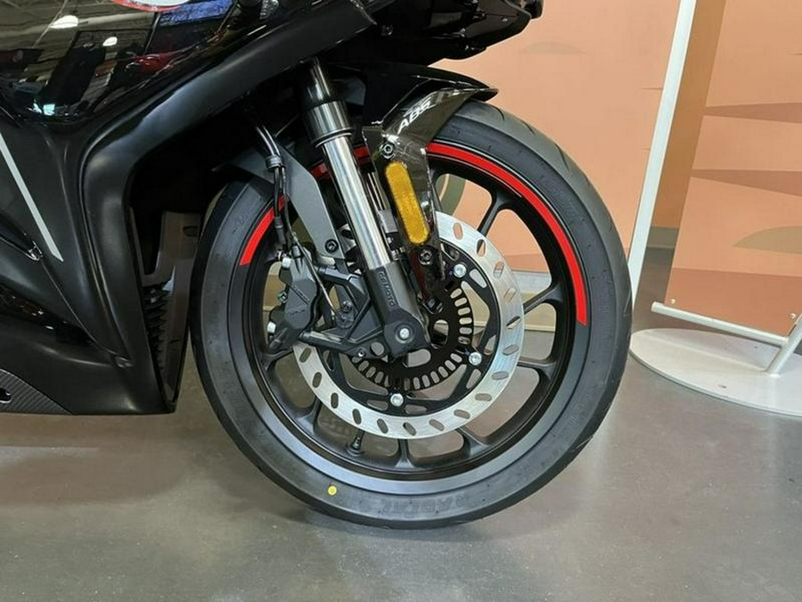 2023 CFMOTO 300SS