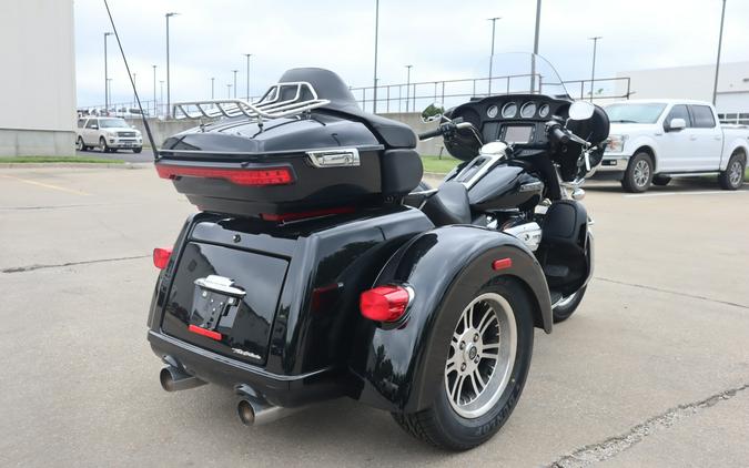 2018 Harley-Davidson Tri Glide Ultra FLHTCUTG