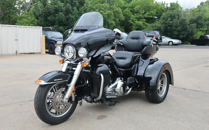 2018 Harley-Davidson Tri Glide Ultra Vivid Black