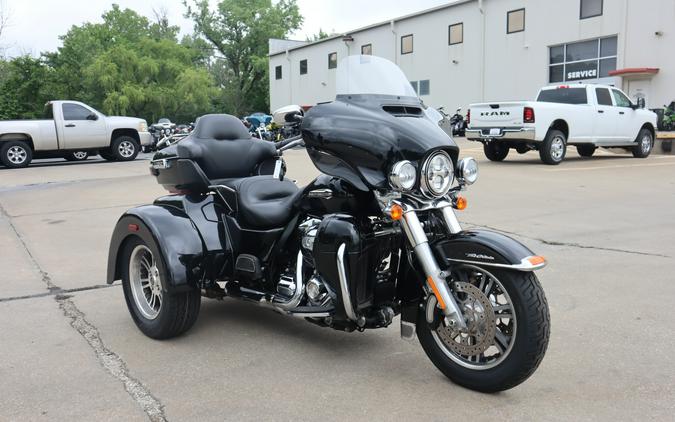 2018 Harley-Davidson Tri Glide Ultra Vivid Black