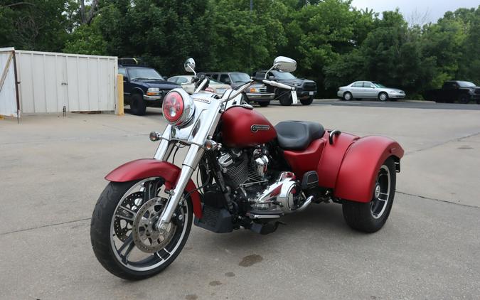 2019 Harley-Davidson Freewheeler Wicked Red Denim