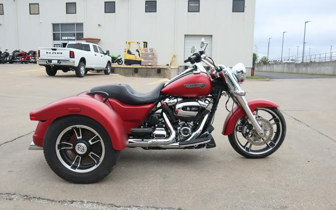 2019 Harley-Davidson Freewheeler Wicked Red Denim