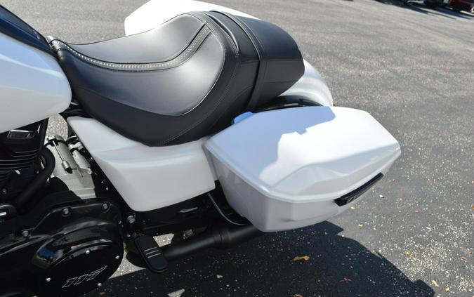 FLTRX 2025 Road Glide™