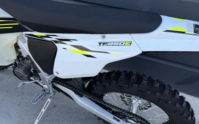 2026 Triumph TF 250-E Jet Black/Pure White