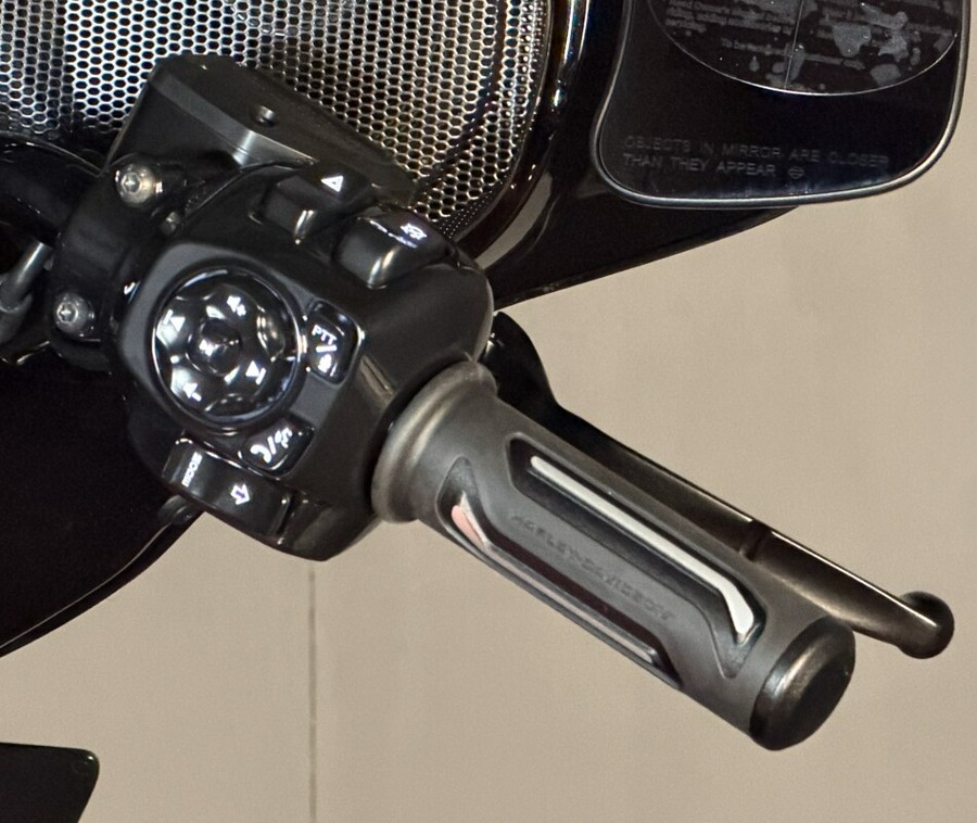 2026 Harley-Davidson® CVO Street Glide Limited FLHXLSE CITRUS HEAT