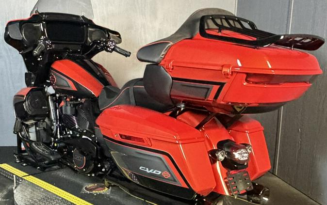 2026 Harley-Davidson® CVO Street Glide Limited FLHXLSE CITRUS HEAT