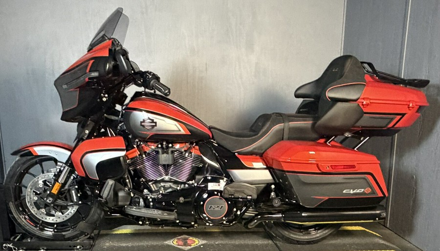 2026 Harley-Davidson® CVO Street Glide Limited FLHXLSE CITRUS HEAT