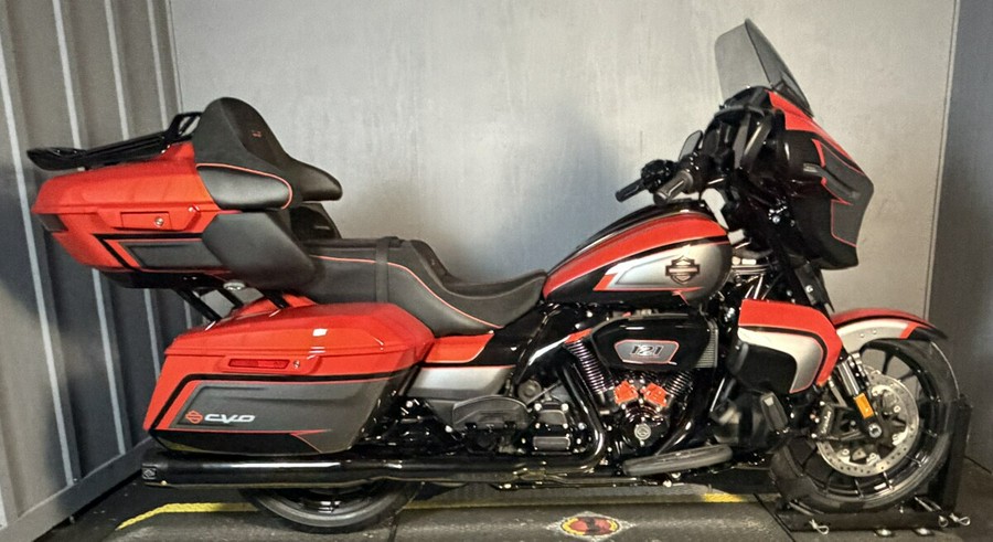 2026 Harley-Davidson® CVO Street Glide Limited FLHXLSE CITRUS HEAT