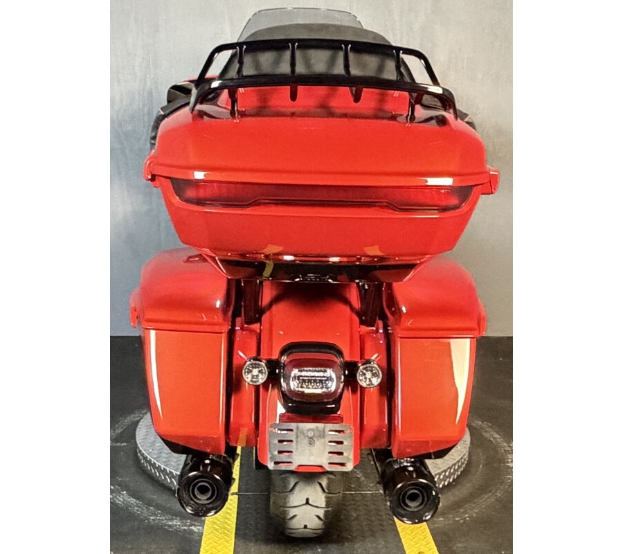 2026 Harley-Davidson® CVO Street Glide Limited FLHXLSE CITRUS HEAT
